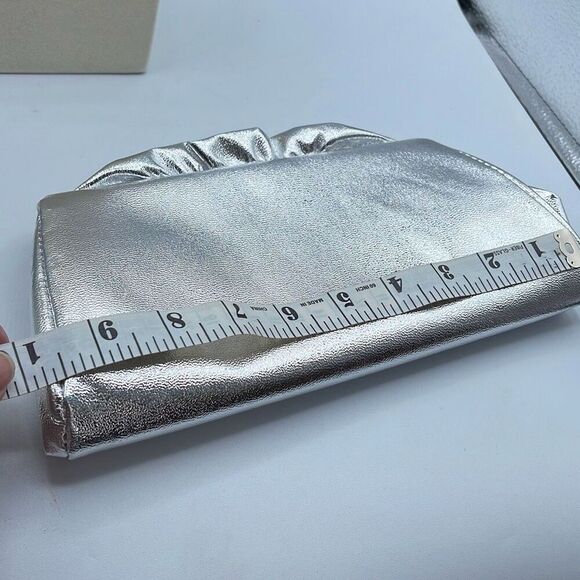 Vintage silver faux leather ruffled top clutch - Picture 8 of 9